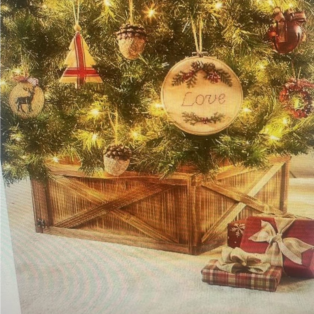 Rustic Wooden Christmas Tree Collar